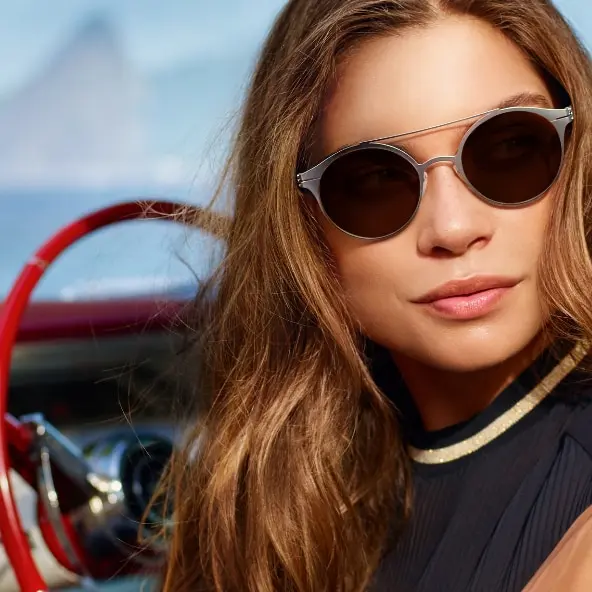 EN LA CARRETERA CON CUALQUIER LUZ DEL DÍA.